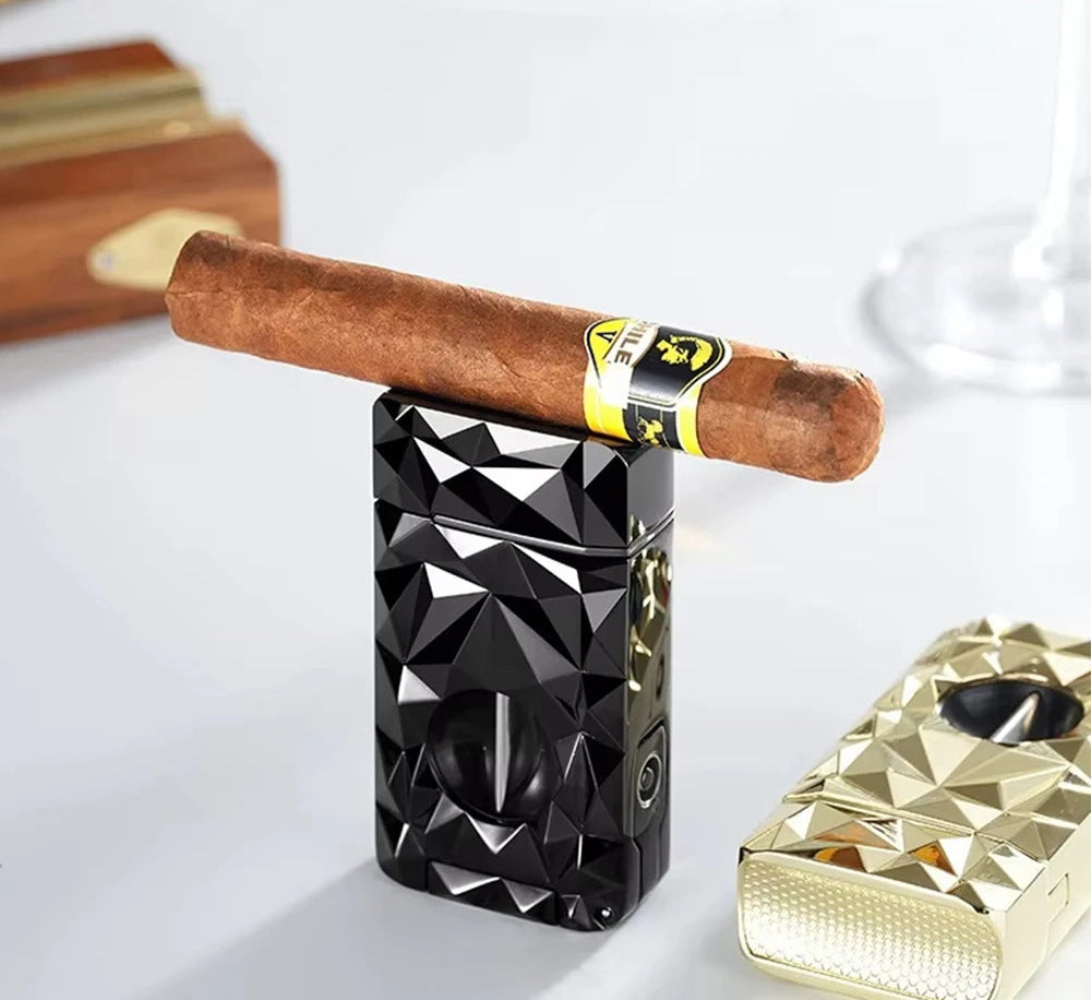 Cigar and diamond-patterned lighter on a white surface with 'CIGARLOONG' branding.